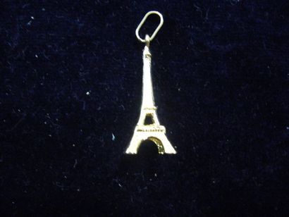 null 22 pendentifs "Tour Eiffel" petit et moyen modèle or jaune. 21,20 g.