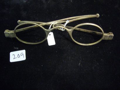 null Paire de lunettes à branches pliantes argent milieu du XIXe siècle 19,20 g (manque...