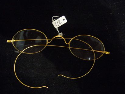 null Paire de lunettes monture en or jaune XIXe siècle (éclat à un verre) 10,4 g...