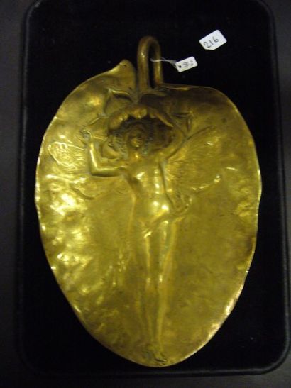 null Coupe " la femme nénuphar" bronze et patine signé A. VIBERT