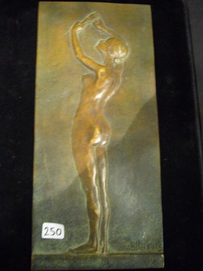 null Panneau rectangulaire "la femme sculpteur" Bronze signé A. Hâloir 24,5 x 17...