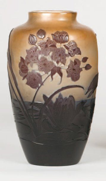 GALLÉ Émile (1846 - 1904) Vase de forme ovoïde à petit col droit. Épreuve de tirage...