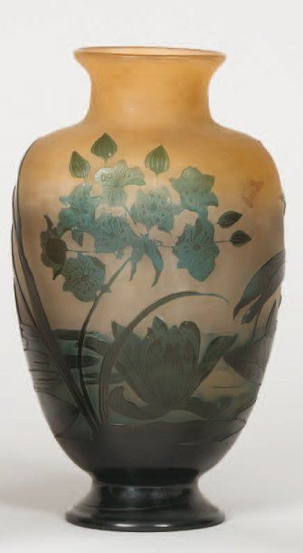 GALLÉ Émile (1846 - 1904) Vase de forme balustre sur piédouche. Épreuve de tirage...