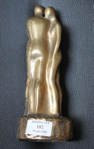 DE SENTIAGO, né en 1925 Couple Groupe en bronze à patine dorée, signé et n° 3/25...