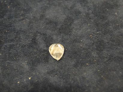 null Diamant taille Poire non monté pesant 1,65 ct, couleur K, pureté SI2, fluorescence...