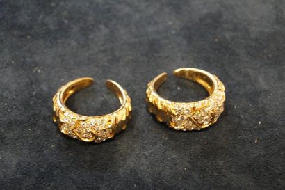 MARINA B Deux bagues demi jonc ouvertes en or jaune ornées de diamants taille brillant....