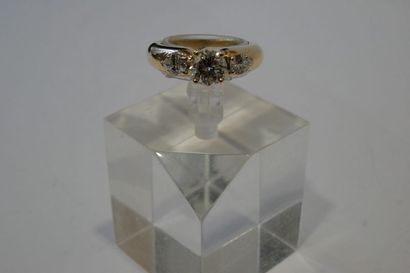 CHAUMET Bague «Jonc» en or jaune ornée d'un diamant taille brillant pesant 1,01 ct,...