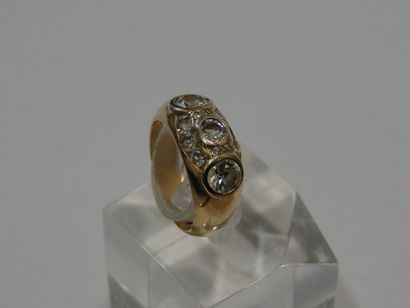 null Bague «Jonc» en or jaune ornée de diamants taille ancienne en serti clos pesant...