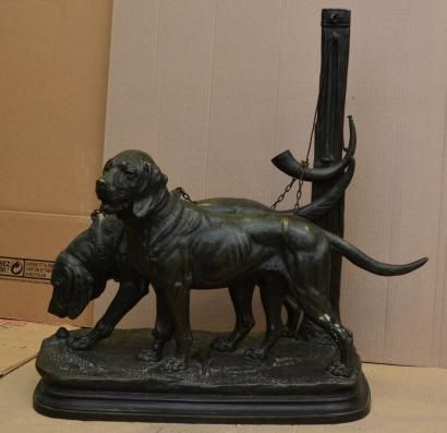 DELABRIÈRRE Édouard, 1829-1912 Deux chiens de chasse groupe en bronze à patine verte...