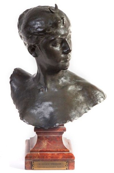 FALGUIÈRE Alexandre, 1831-1900 Buste de Diane bronze à patine brun vert nuancé sur...