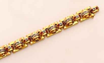 null Bracelet «Tank» en or de deux tons à maillons géométriques articulés chacun...