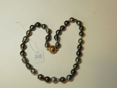 null Collier de perles de Tahiti baroques, fermoir en plaqué or.