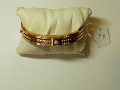 null Bracelet «Jonc» ancien ouvrant en or jaune à décor de lignes de perles (petites...