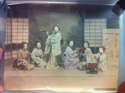 null Studio SHIN-E-DO (attribué à) 
Ensemble de 28 photos du JAPON représentant NAGASAKI,...
