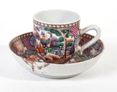 null Petite tasse et sa sous-tasse en porcelaine et émaux (palette de mandarin) à...