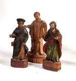 null Lot de trois statuettes en bois sculpté en ronde-bosse et polychromé: saint...