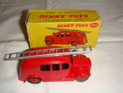 null DINKY TOYS GRANDE BRETAGNE 250 CAMION POMPIER STREAMLINED FIRE ENGINE ROUGE...