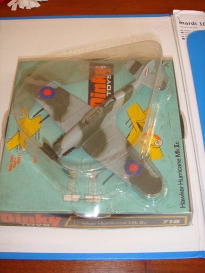 null DINKY TOYS GRANDE BRETAGNE 718 AVION HAWKER HURRICANE MK II C Etat: N+B