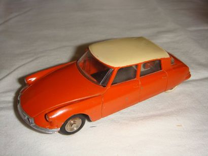 null DINKY TOYS France 24 CP VOITURE CITROEN DS ORANGE CREME Etat: BE