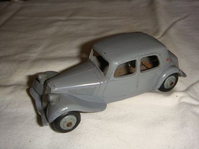 null DINKY TOYS France 24 N VOITURE CITROEN TRACTION GRIS Etat: BE