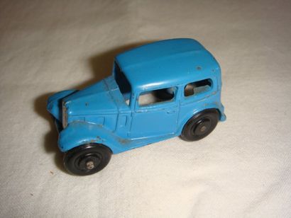 null DINKY TOYS GRANDE BRETAGNE VOITURE BLEU Etat: BE