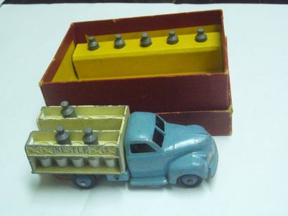 null DINKY TOYS France 25 O CAMION STUDEBAKER LAITIER BLEU BLANC Etat: EU+B