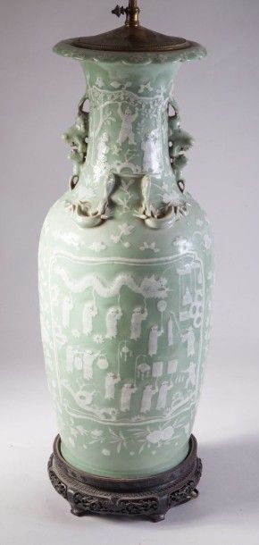 Grand vase en porcelaine émaillée céladon...