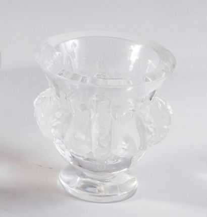 CRISTAL LALIQUE Vase «Dampierre». Epreuve en cristal blanc satiné mat et brillant....