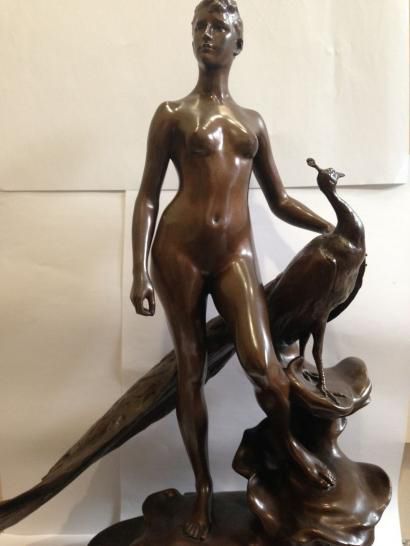 FALGUIÈRE Alexandre, 1831-1900 Femme au paon Bronze à patine brune, signé sur le...