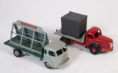 DTF Miroitier St GOBAIN SIMCA Cargo - camion BERLIET porte container