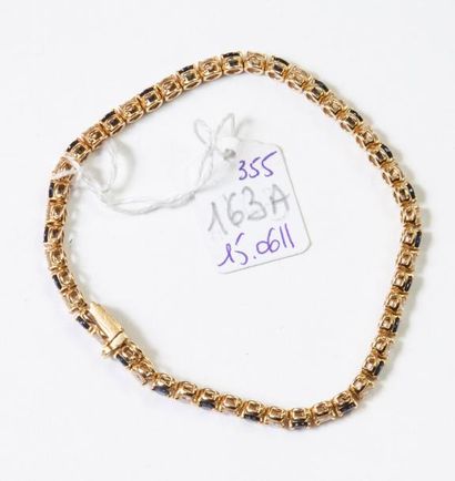 FRED Bracelet ligne en or jaune serti de diamants taille brillant alternés de saphirs...