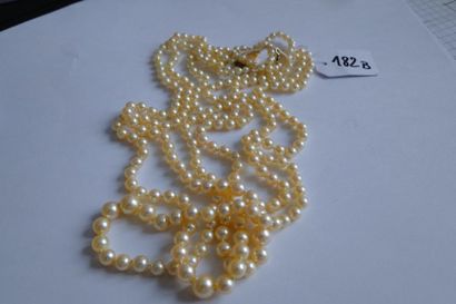 null Collier de 3 rangs de perles de cultures en chute, fermoir en or jaune.