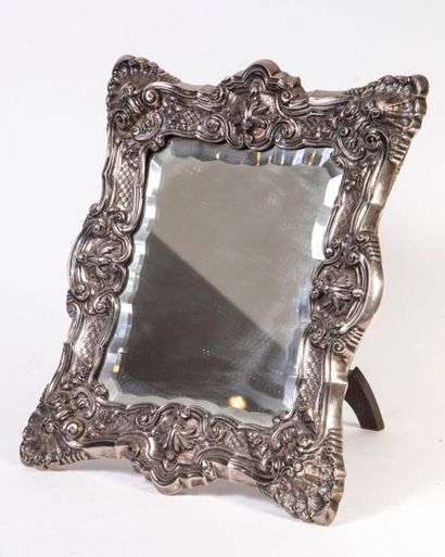 null Miroir de table, cadre en argent à décor de style Louis XV, fond en bois. Poids...