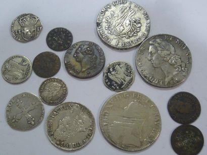 null FRANCE. Lot de 14 monnaies royales : deux écus de Louis XV dont 1752 Metz (22...