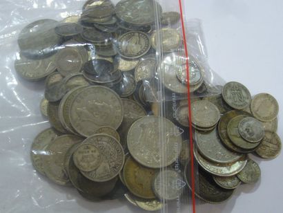 null DIVERS. Grand lot d'environ 176 monnaies (qq. jetons ou médailles) françaises...