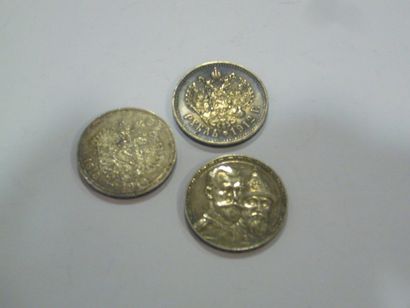 null RUSSIE. Trois roubles de Nicolas II, 2 pour le tricentenaire de la dynastie...