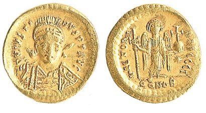 BYZANCE, Justin I (518 - 527) Solidus de Constantinople. R / Ange tenant croix et...