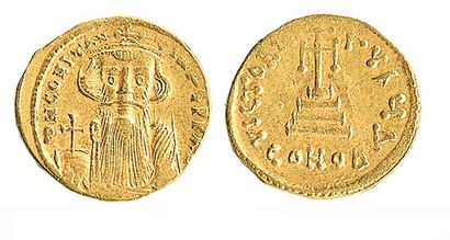 BYZANCE, Constant II (641 - 668) Solidus au buste barbu de l'empereur tenant un globe...