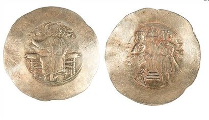 BYZANCE, Jean II Commène (1118 - 1143). Trachy aspron d'electrum au Christ sur un...