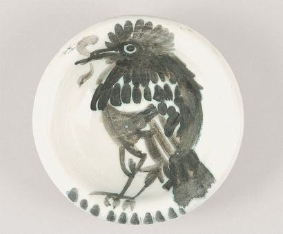 Pablo PICASSO Oiseau Coupe en céramique beige à décor peint noir nuancé de vert (petite...