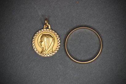 null Alliance et médaille religieuse en or jaune 4,8 g 