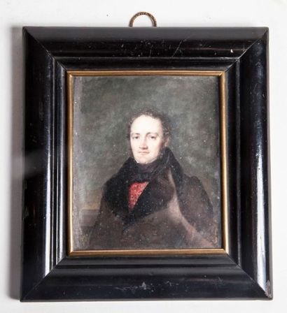ECOLE FRANCAISE DU XIXème siècle Portrait d'homme en redingote brune et gilet rouge...