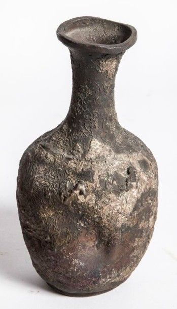 null Vase en bronze cloisonné anciennement émaillé ayant séjourné dans l'eau, Chine...