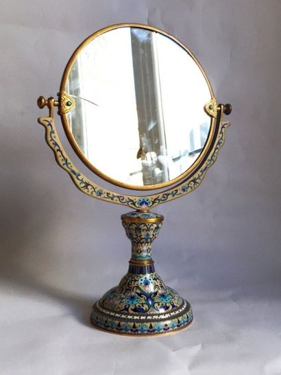 null Miroir en bronze et émaux cloisonnés à fond jaune orné de volutes. Chine, début...