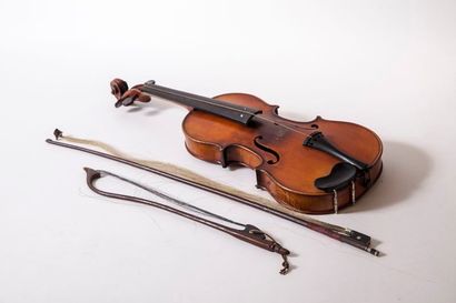 null Violon 3/4 MIRECOURT 1900/1920 On y joint deux archets