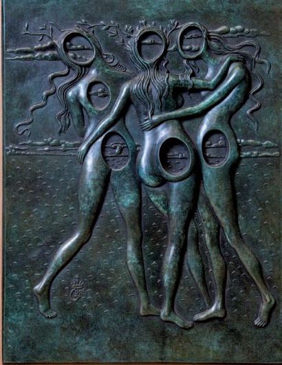 Dali Salvador (d'après) 
Les Trois Grâces
Bas - relief en bronze à patine verte nuancée...