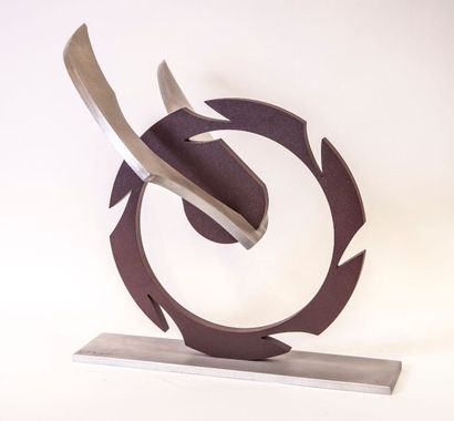 DURFORT Gilles (Né en 1952) 
Icare
Sculpture en métal à patine argentée et brique,...