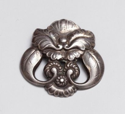 null Broche en argent à décor de fleurs.
Signée Georg Jensen
Pds brut 12,05 g