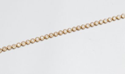 null Bracelet ligne en or jaune 18 ct (750) serti de 39 diamants taillés en brillant...