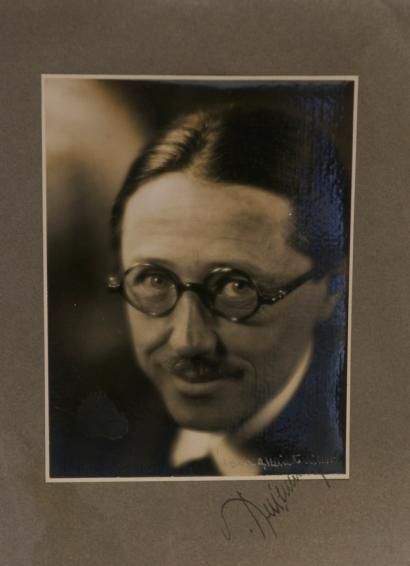 Laure ALBIN-GUILLOT (1879 - 1962) (photographe) 
Portrait de Jacques Emile Ruhlmann....